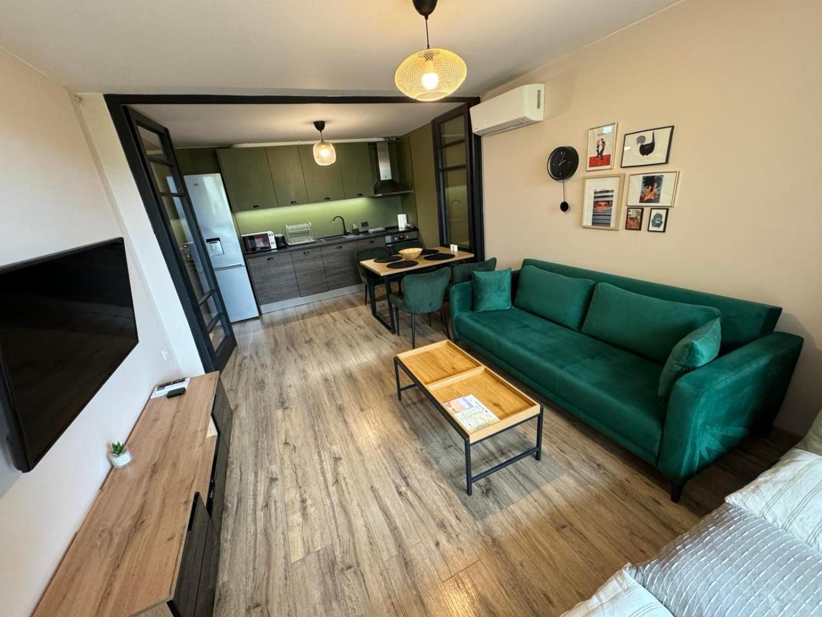 Lovely 1 Bedroom Apartment In The Heart Of Várna Kültér fotó