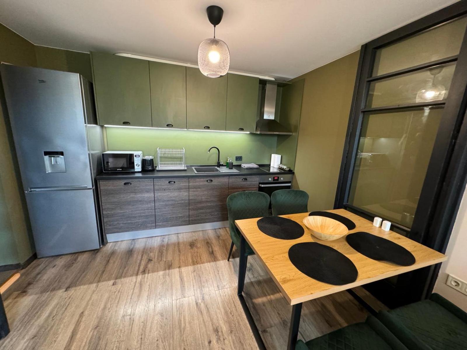 Lovely 1 Bedroom Apartment In The Heart Of Várna Kültér fotó