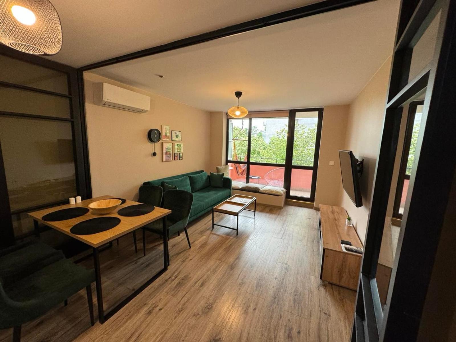 Lovely 1 Bedroom Apartment In The Heart Of Várna Kültér fotó